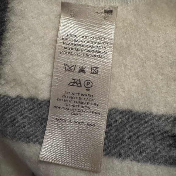 Authentic Burberry Check Scarf - Picture 2 of 3